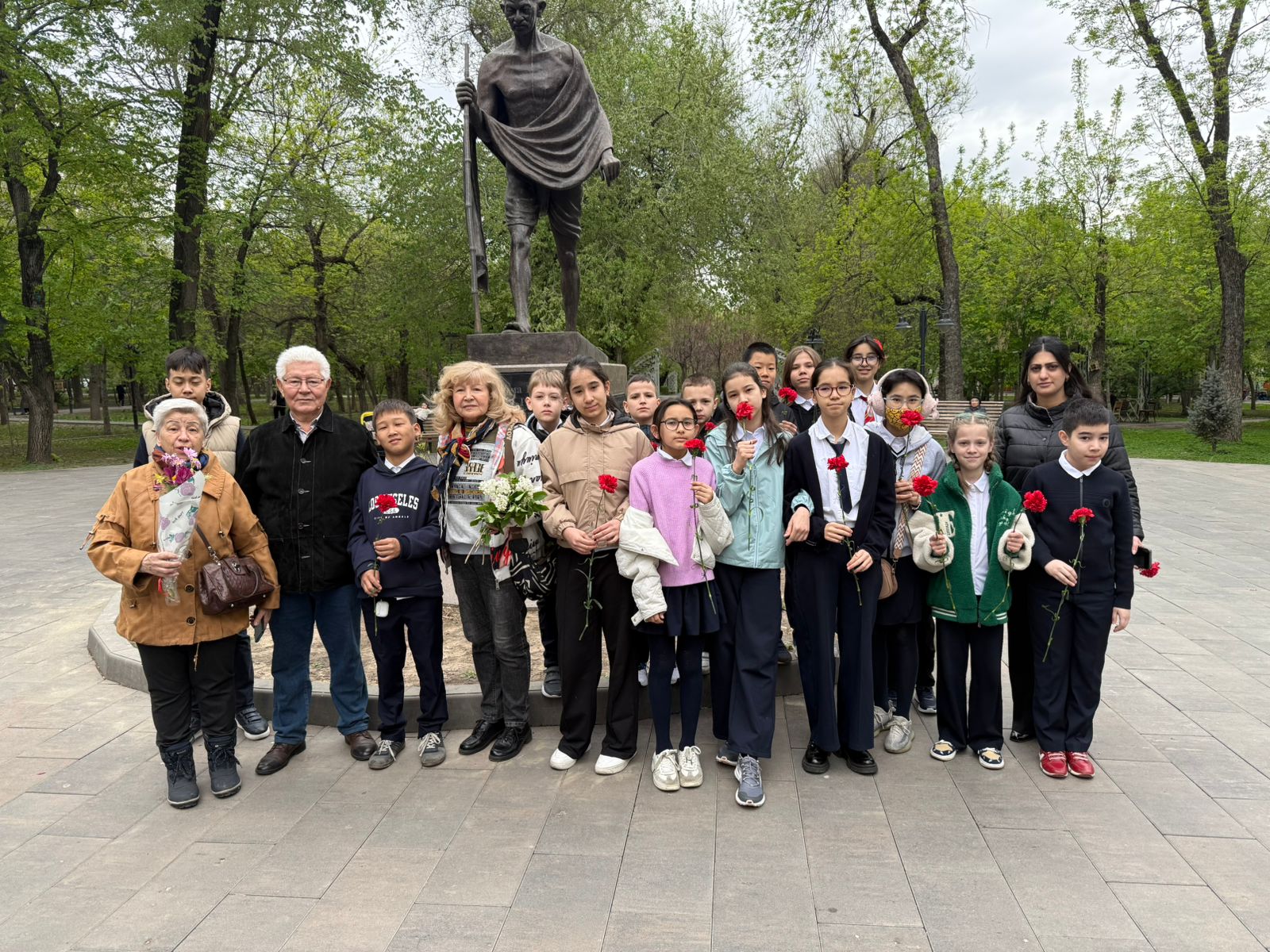 Экскурсия к памятнику Махатме Ганди